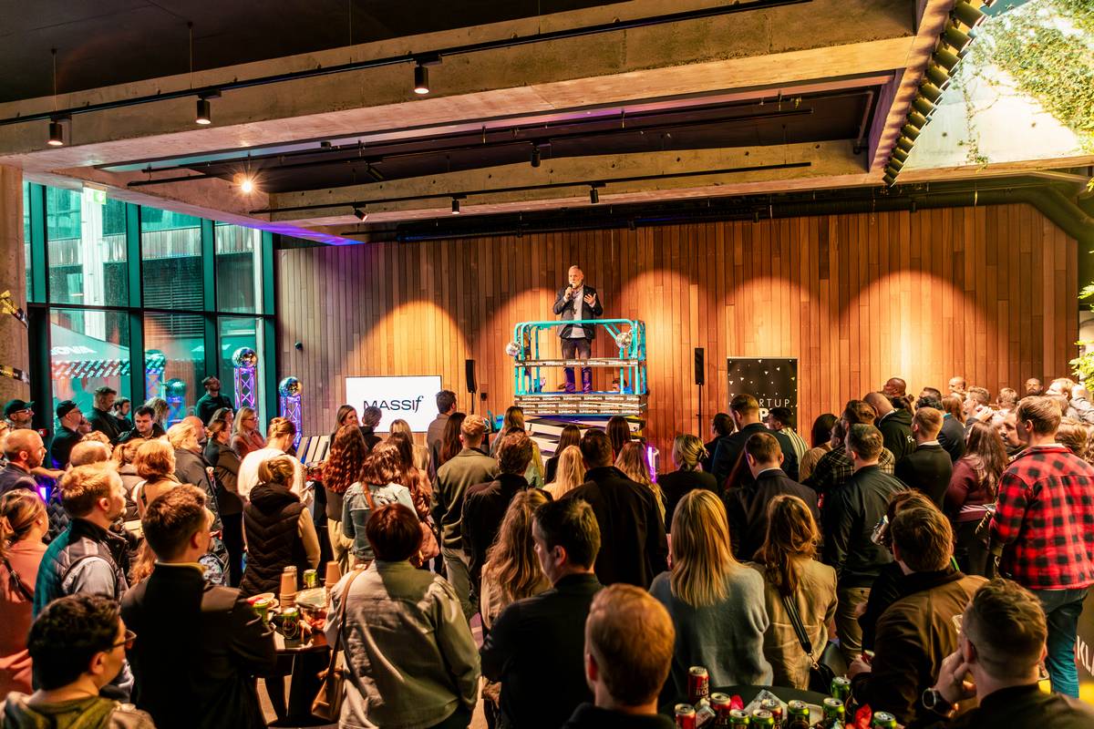 3056 Lyfturæða í lyftara á Startup SuperNova BBQ Pitch viðburði í Grósku